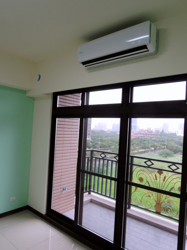 大園高鐵捷運之星　　日立冷氣 大金HRV