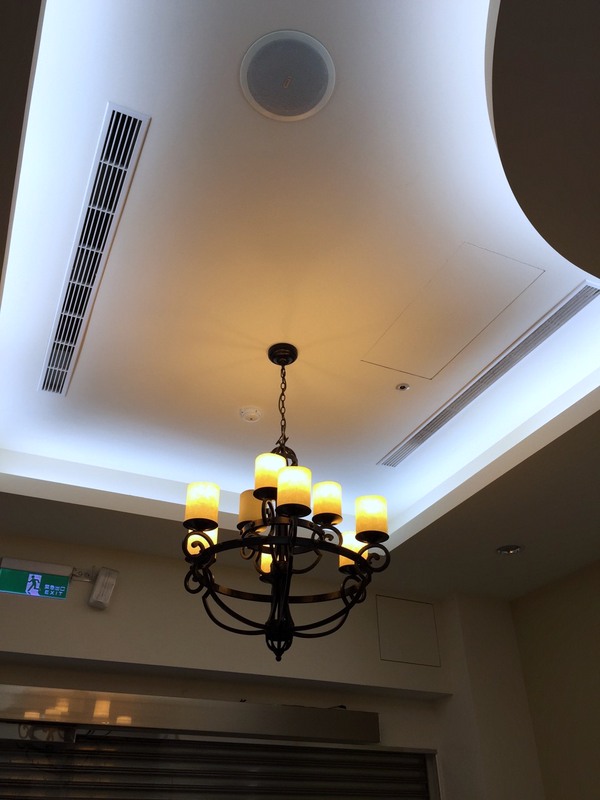 候診區空調機規畫下吹出回風