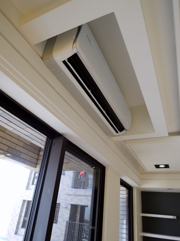 客廳日立壁掛式冷暖氣機