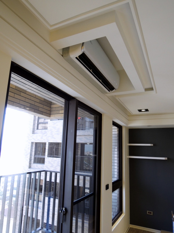 客廳日立壁掛式冷暖氣機