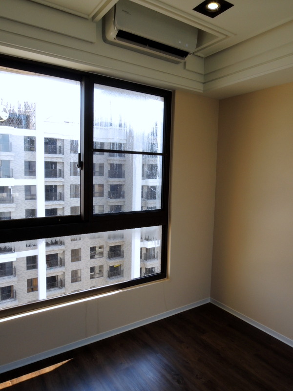 主臥日立壁掛式冷暖氣機