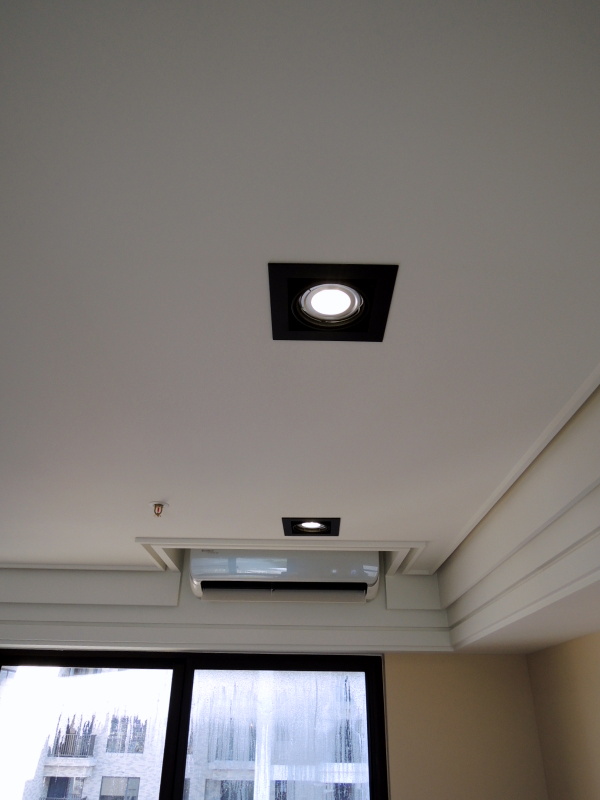 主臥日立壁掛式冷暖氣機