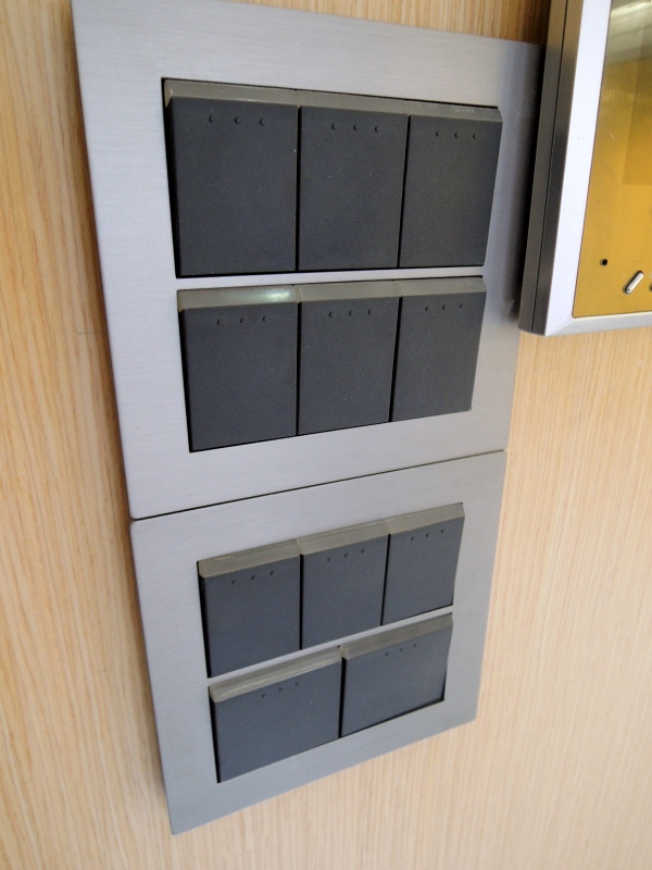 新型的燈開關面板