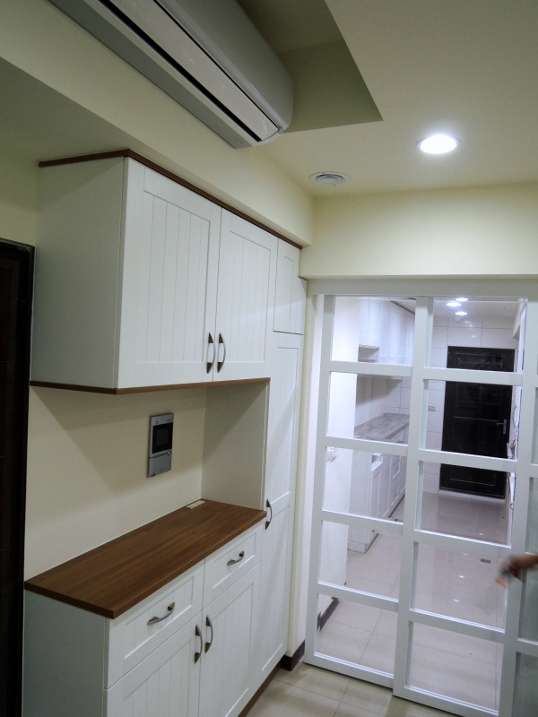 客廳日立壁掛式空調機與全熱換氣機之出風口