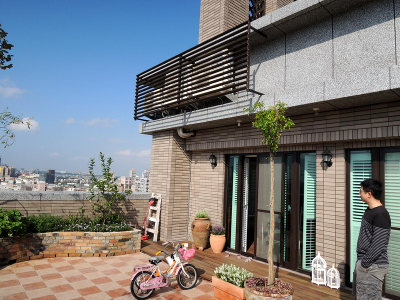 頂樓有獨立使用的露臺空間開闊自在