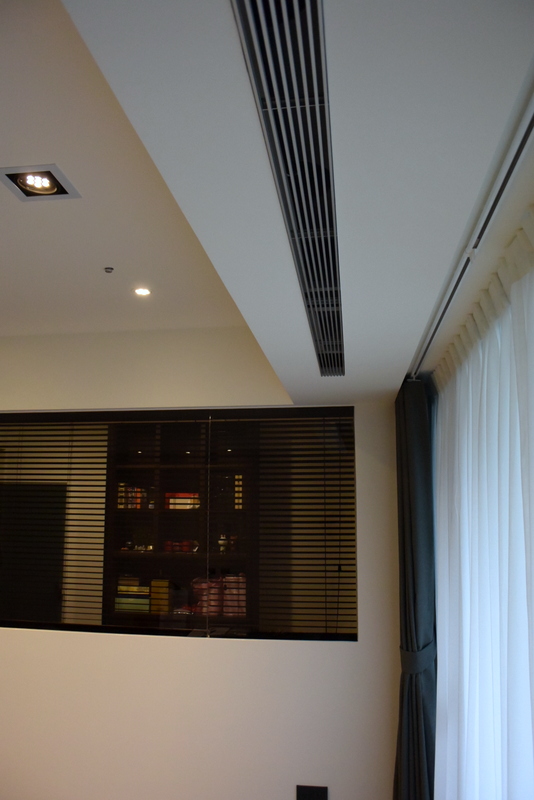 客廳埋入式空調機出風口