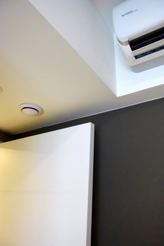 主臥室日立壁掛式冷氣搭配全熱出風口