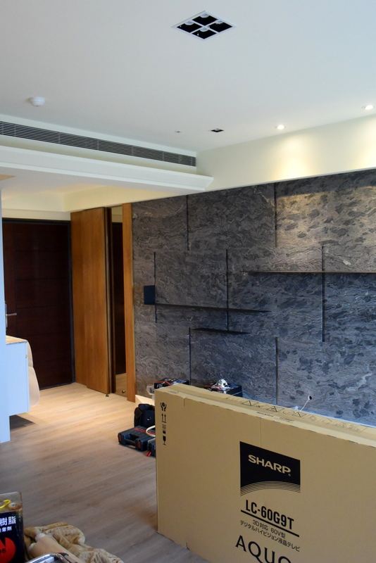 客廳空調機出風口規劃側吹式,與餐廳回風口拉長距離作為共用回風