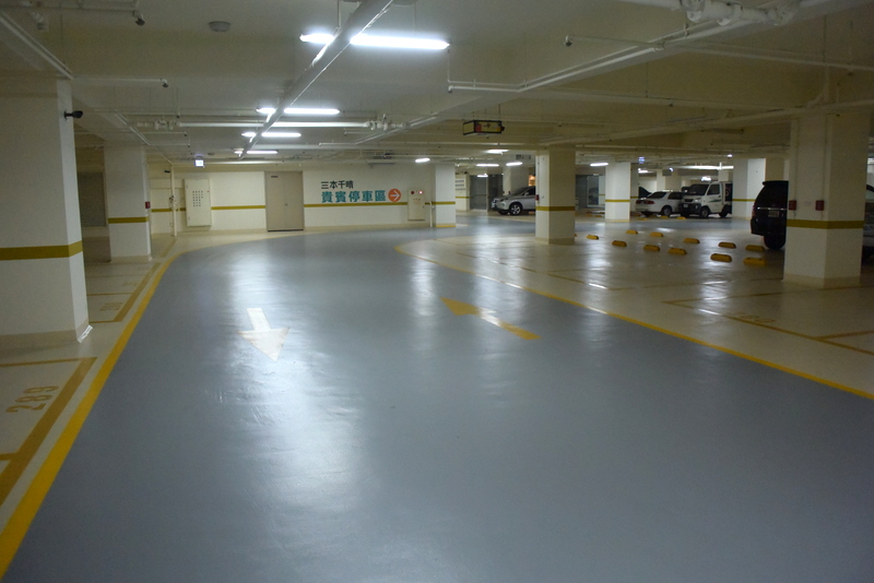 三本千晴社區停車場