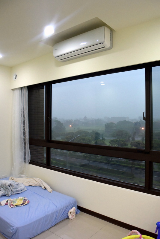 主臥日立壁掛式冷暖氣機