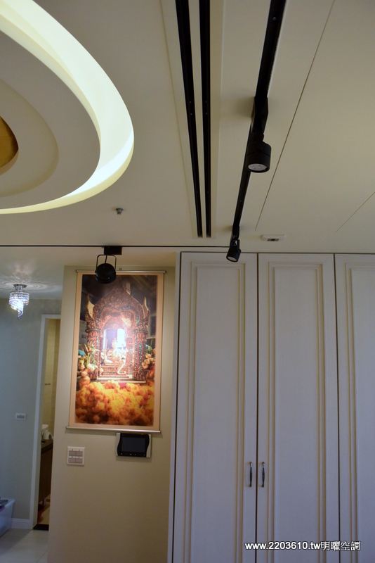 餐廳大金隱藏式線形出風口