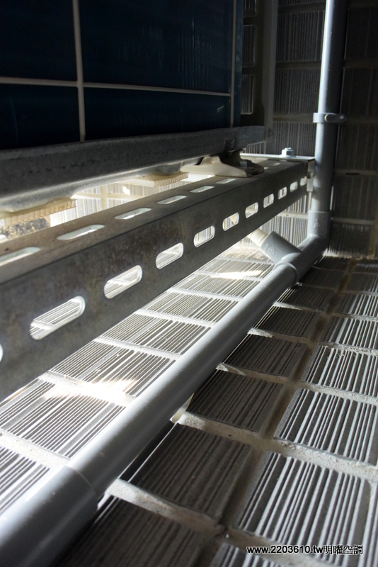 大金VRV mini主機的暖氣排水管