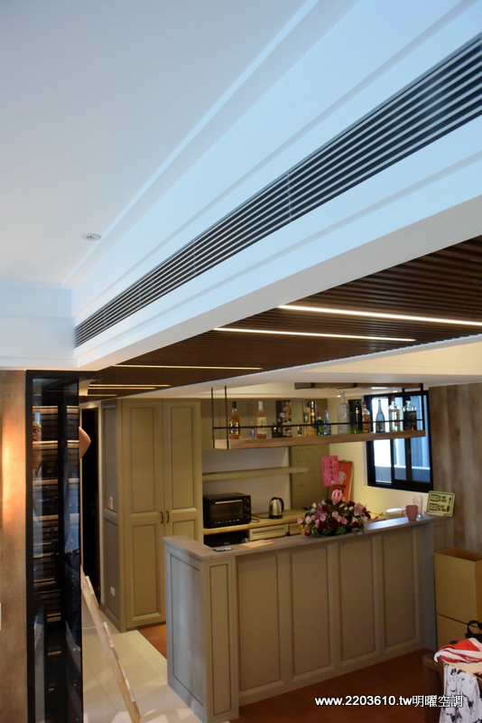 客廳大金隱藏式空調機側吹出風口