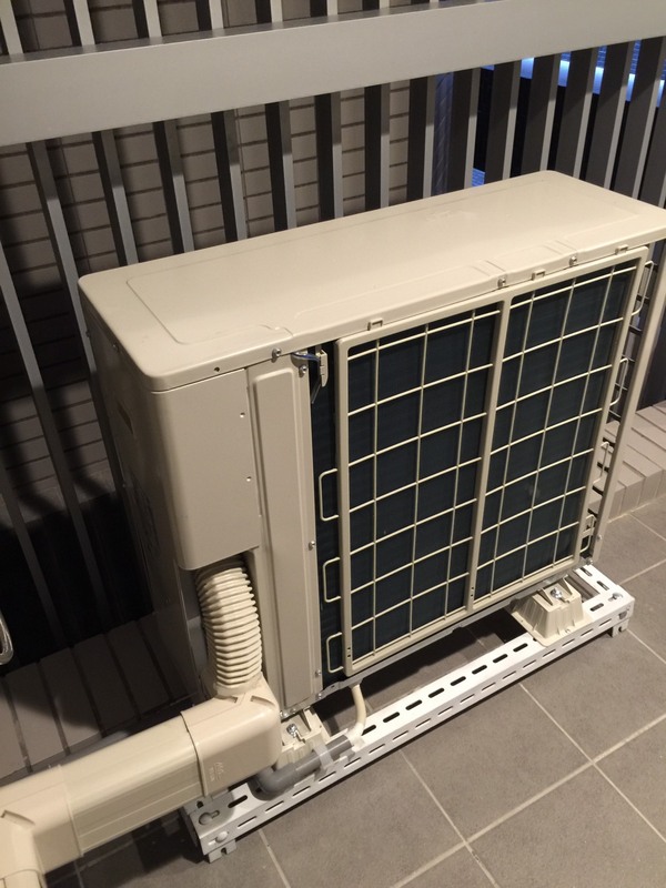 客廳大金R32主機