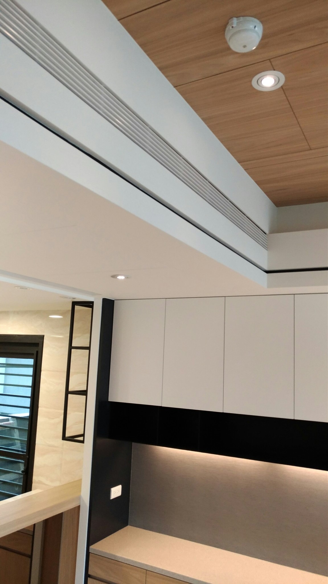 餐廳大金隱藏式冷氣ABS無框線形出風口